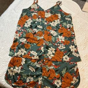 NWOT Simple by Suzanne Betro Sleepwear Set